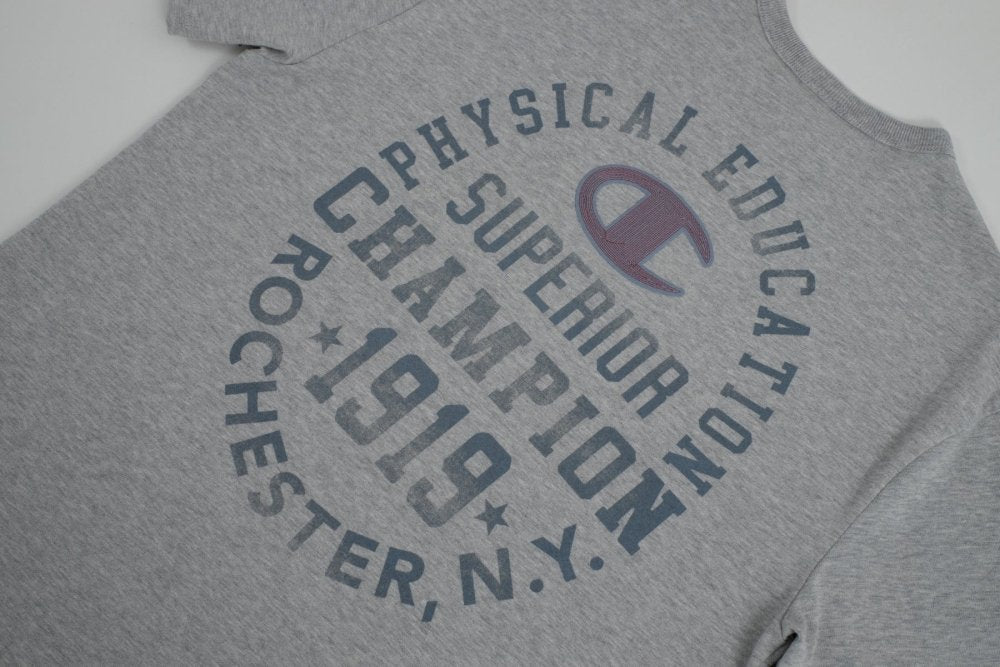CHAMPION - RW HERITAGE S/S GRAPHIC TEE Men - Rev Online