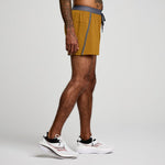 SAUCONY - OUTPACE 3INCH SHORT Men - Rev Online