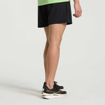 SAUCONY - OUTPACE 5INCH SHORT Men - Rev Online
