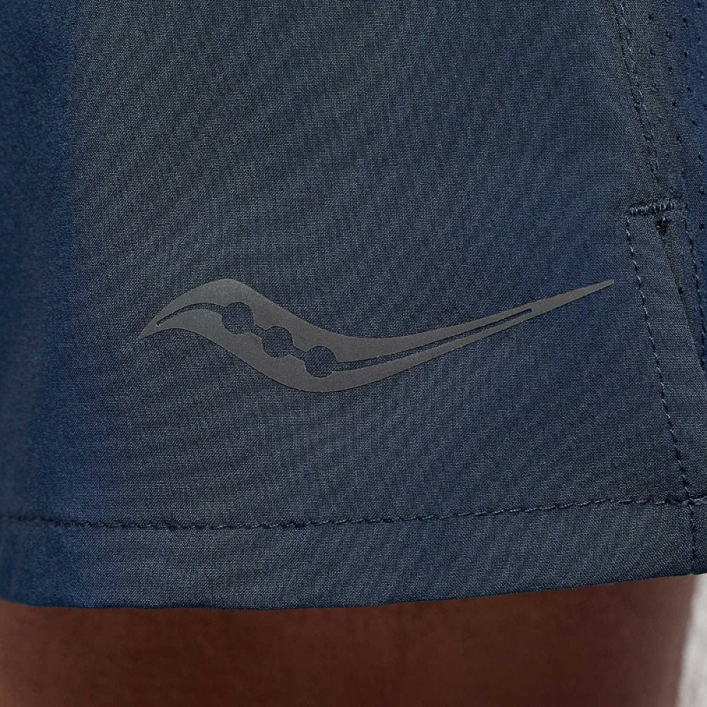 SAUCONY - OUTPACE 5INCH SHORT Men - Rev Online
