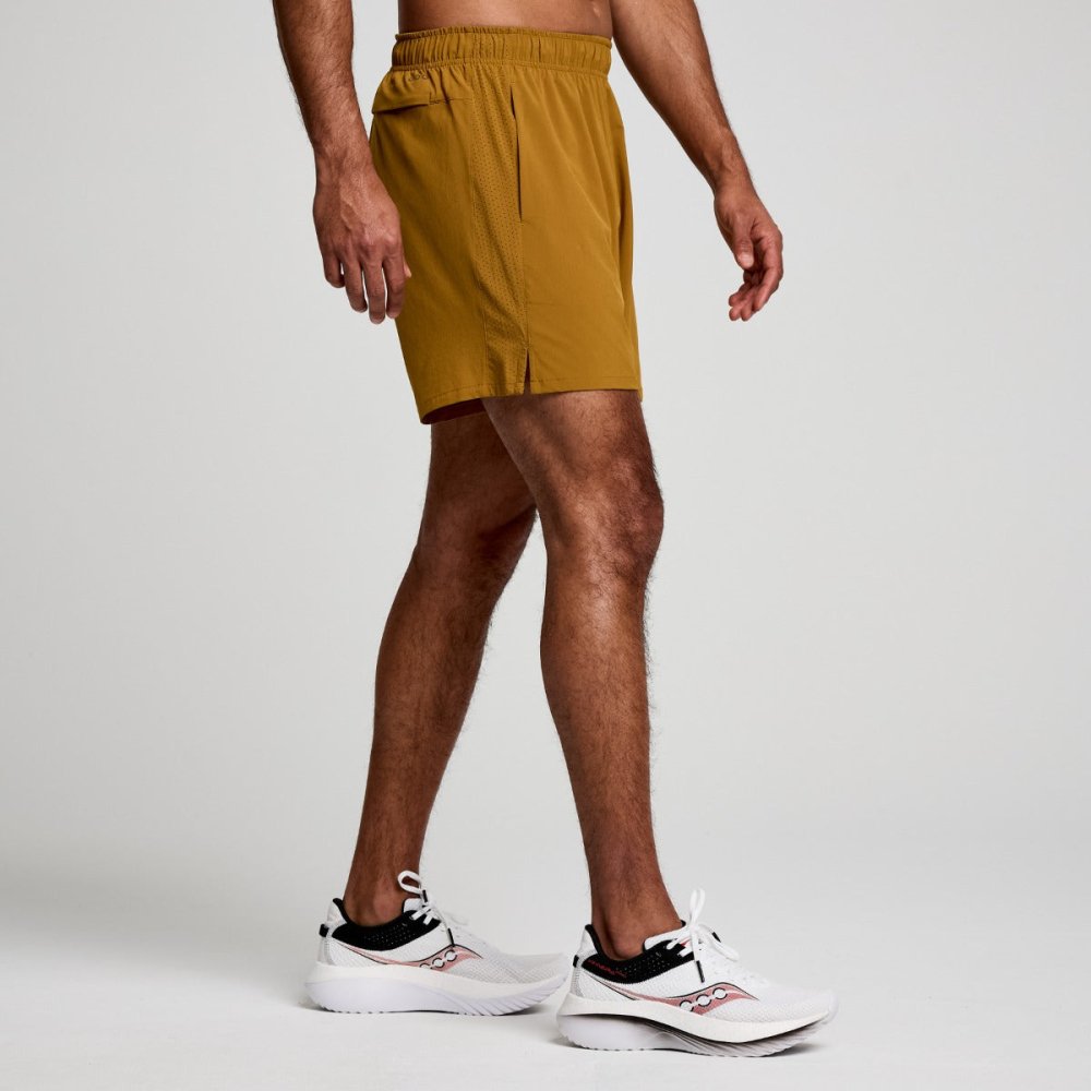 SAUCONY - OUTPACE 5INCH SHORT Men - Rev Online