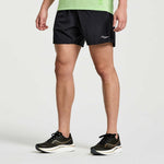 SAUCONY - OUTPACE 5INCH SHORT Men - Rev Online
