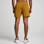 SAUCONY - OUTPACE 5INCH SHORT Men - Rev Online
