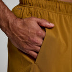 SAUCONY - OUTPACE 5INCH SHORT Men - Rev Online