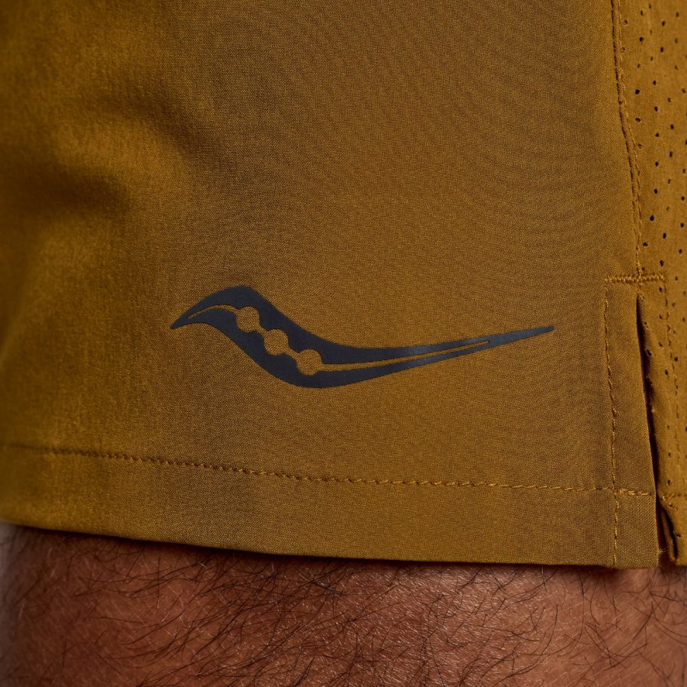 SAUCONY - OUTPACE 5INCH SHORT Men - Rev Online