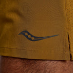 SAUCONY - OUTPACE 5INCH SHORT Men - Rev Online