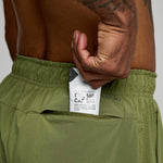 SAUCONY - OUTPACE 5INCH SHORT Men - Rev Online