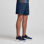 SAUCONY - OUTPACE 5INCH SHORT Men - Rev Online