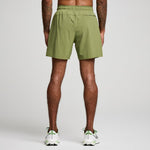 SAUCONY - OUTPACE 5INCH SHORT Men - Rev Online