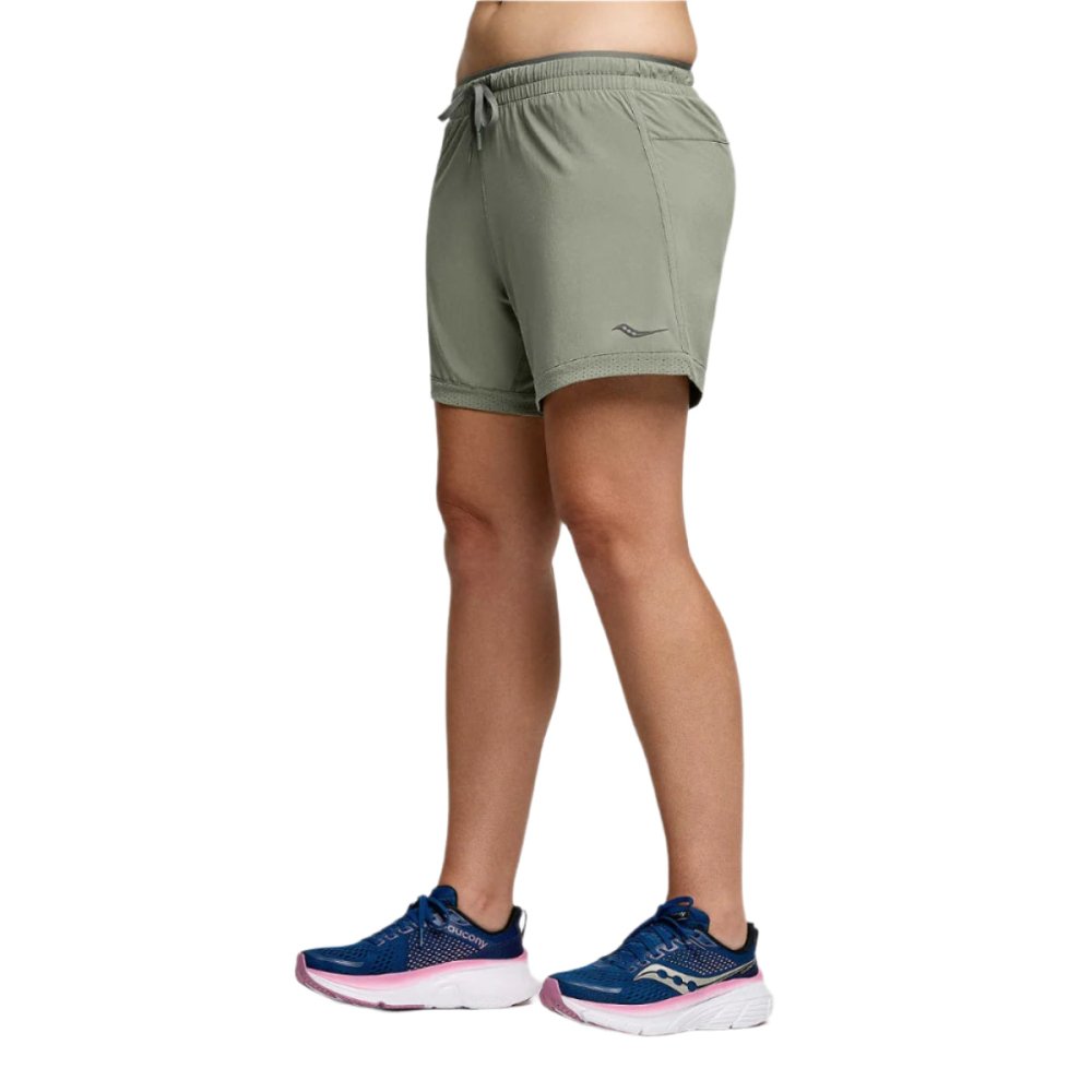 SAUCONY - OUTPACE 5INCH SHORT Women - Rev Online