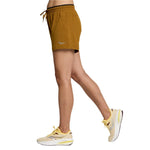 SAUCONY - OUTPACE 5INCH SHORT Women - Rev Online